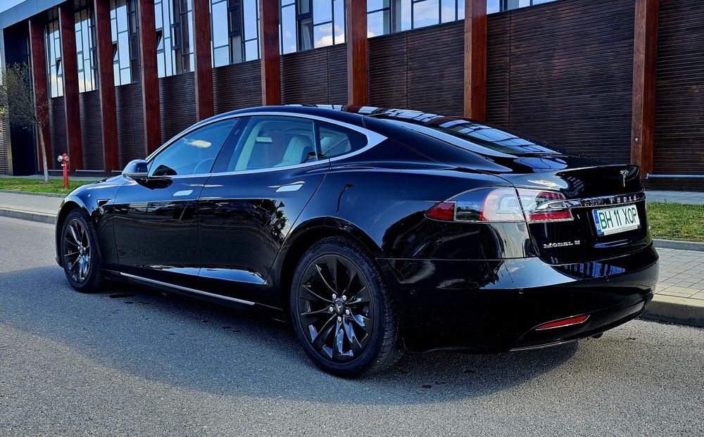 TESLA Model S 2018 — imagine 5
