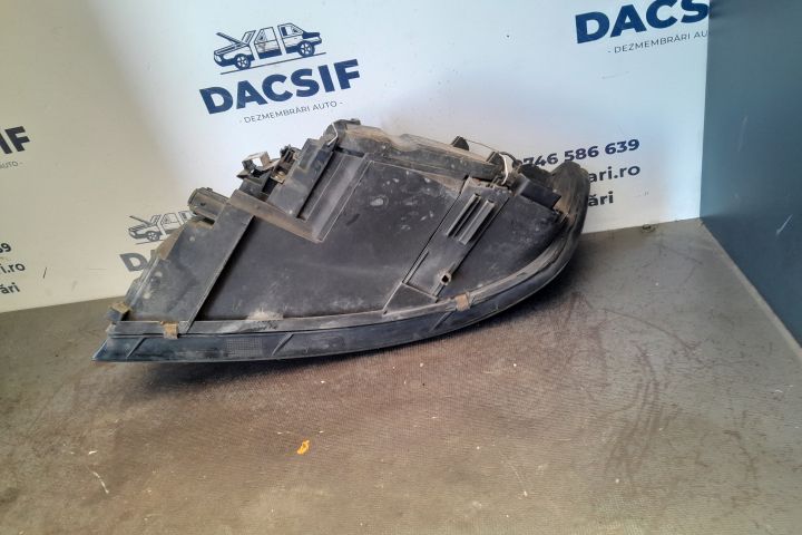 Far dreapta cu Xenon 3069890RH 3069890RH Volvo V50 prima generatie