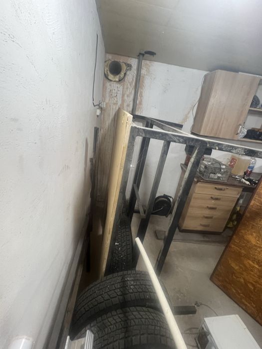 Продается мебельный стол