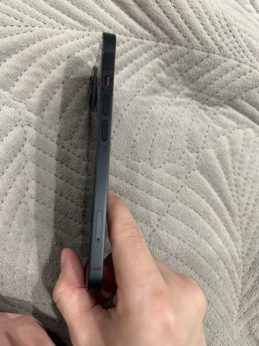 Продам айфон 13 на 128 гб