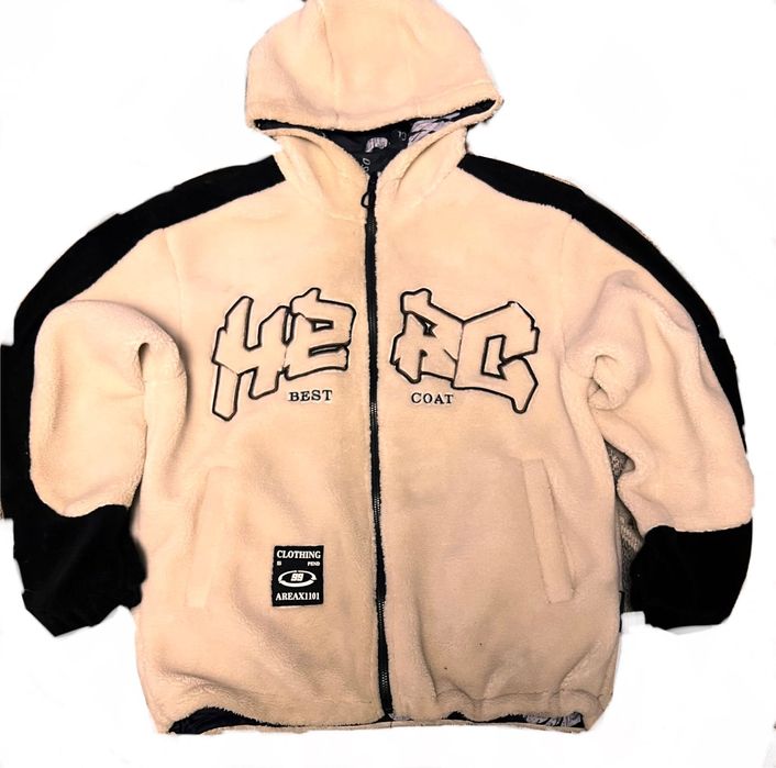 Двухсторонняя Флиссовая куртка из приятного материала сидит хорошо