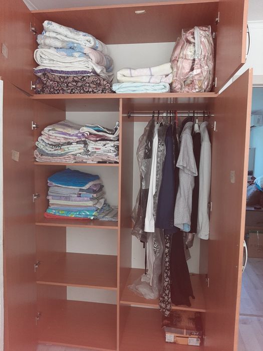 Продам шкаф с антресолью