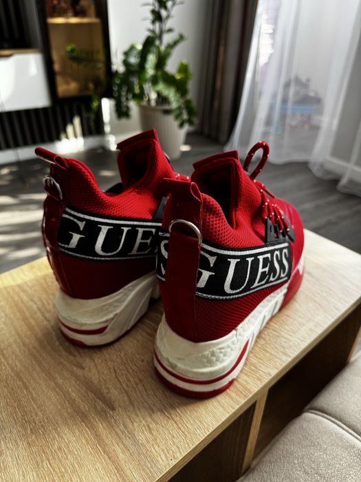 Продам кроссовки