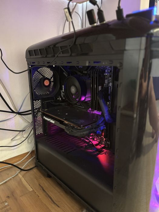 Продавам настолен Геймърски компютър  и монитор