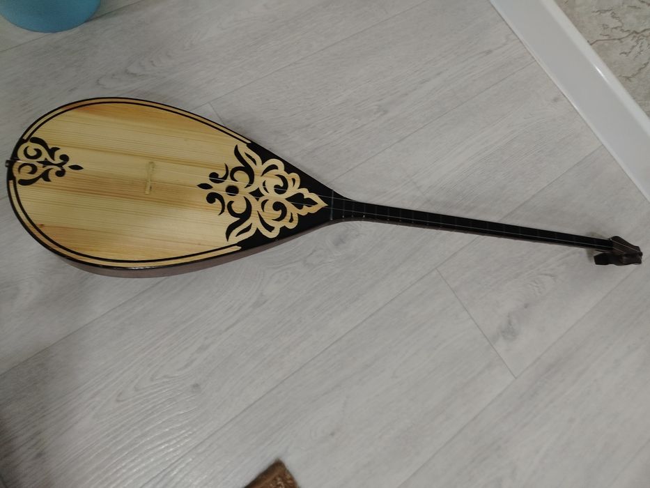 Домбра сатылат! Сынбаган кушты