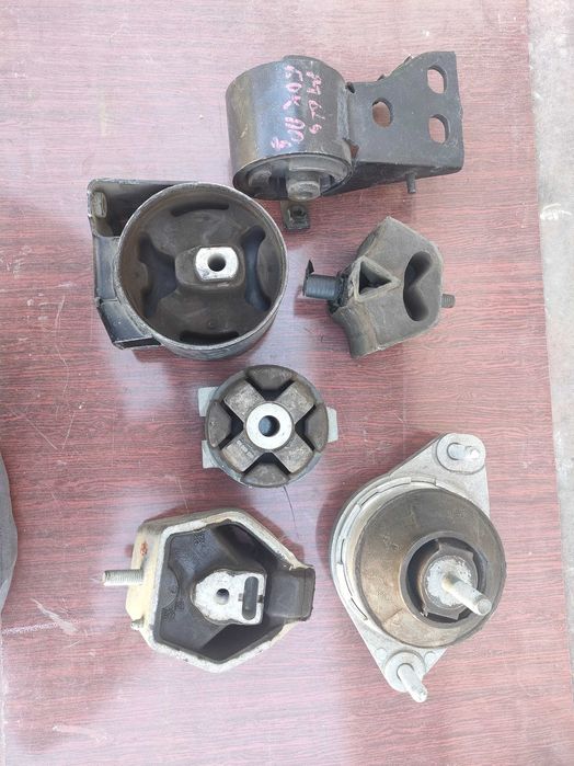 Подушки  ДВС коробки Мазда гольф Пассат Ауди