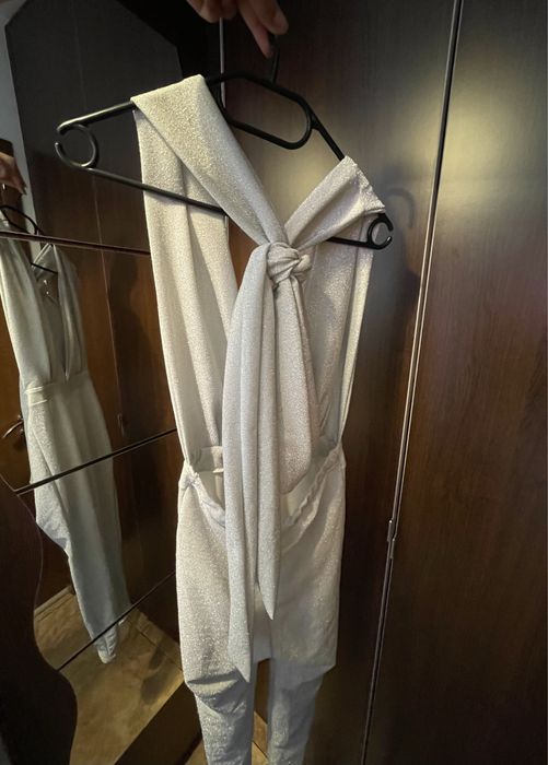 Salopeta cu spatele gol, cu fir argintiu