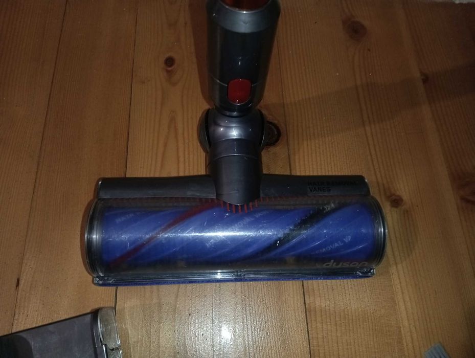 Отлична Dyson V10 безжична прахосмукачка с нова батерия и аксесоари