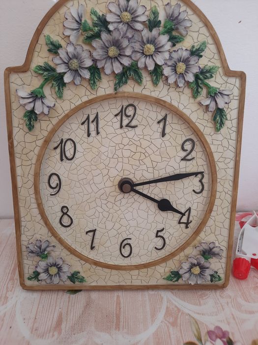 Deosebit ceas decorativ din ceramica