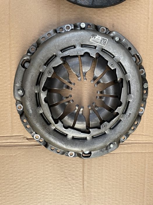 Vand placa ambreiaj si disc pt Dacia Duster 1.3 tce 2018/2022