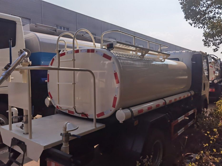 Водовоз Howo vodovoz