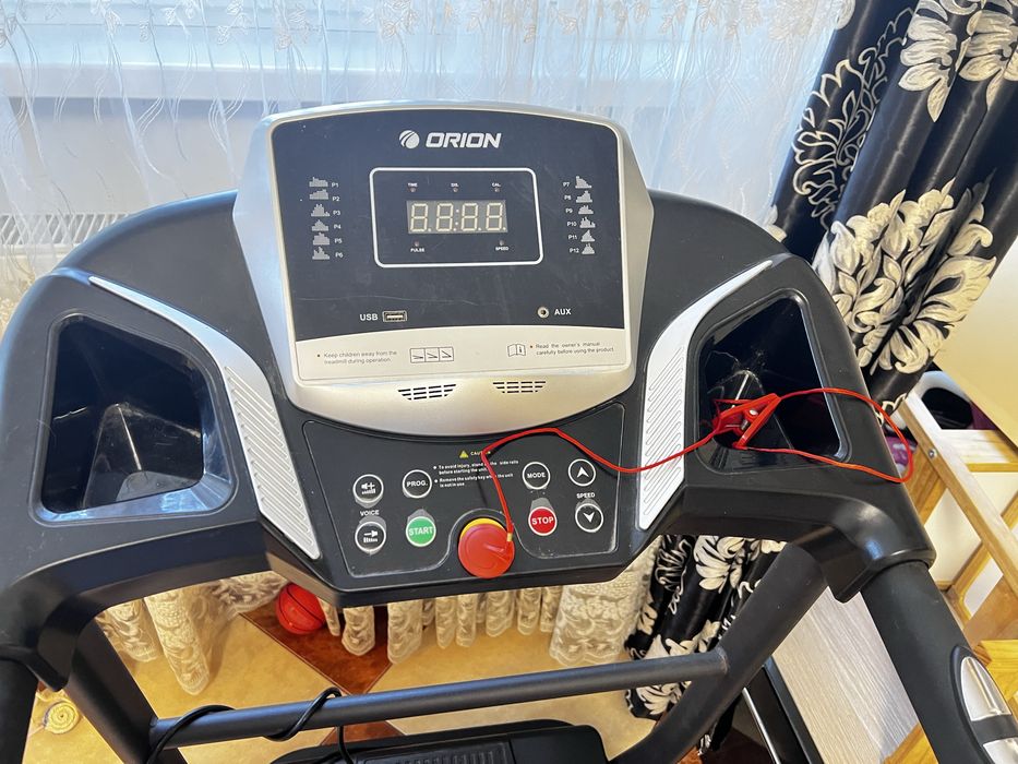 Bandă de alergare Orion – funcțională, cu USB/AUX