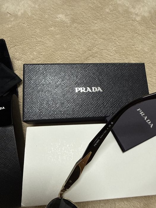 Слънчеви очила Prada