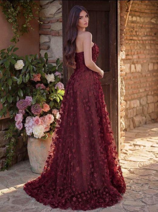 Бална рокля бордо