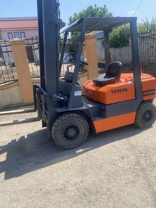 Stivuitor TOYOTA  3 T impecabil