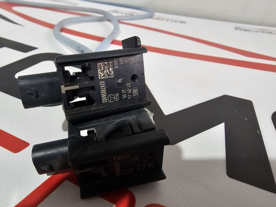 Senzori impact pedestrian Mercedes GLA H247 cod A2479056403