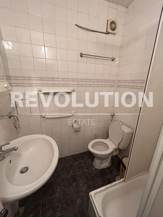 Дава се под наем Тристаен апартамент в Варна, м-т Траката - 65 кв.м за 500 € - Снимка #9