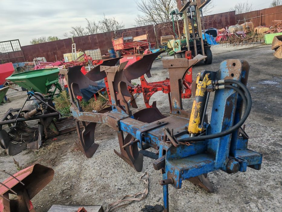 Plug reversibil hidraulic 3 brazde