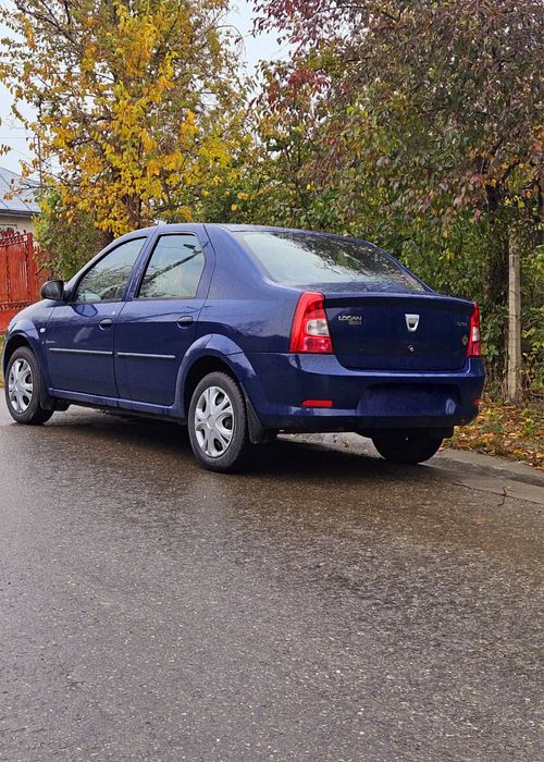Vând Dacia logan