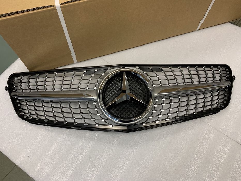 Решетка за Mercedes C Class W204 07-14 Diamond Grille