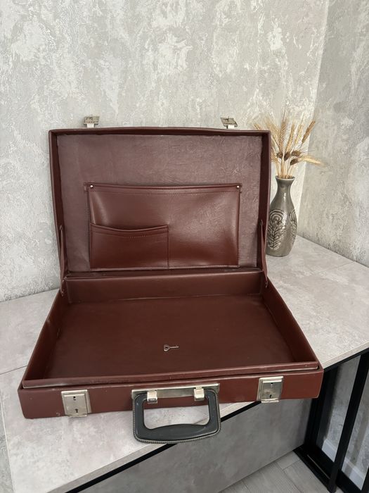 Дипломат кожанный новый