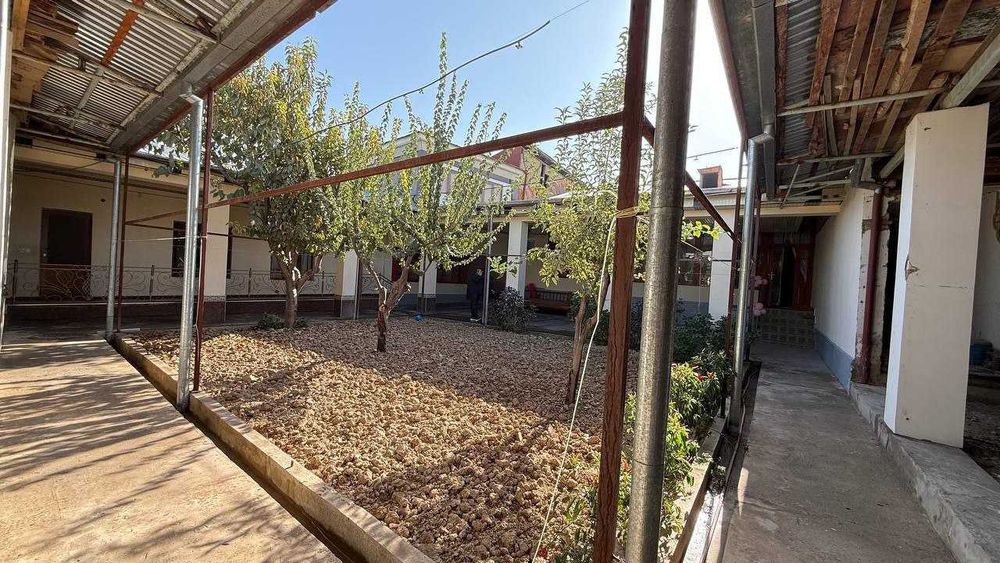 Срочна ховли уй сотилади