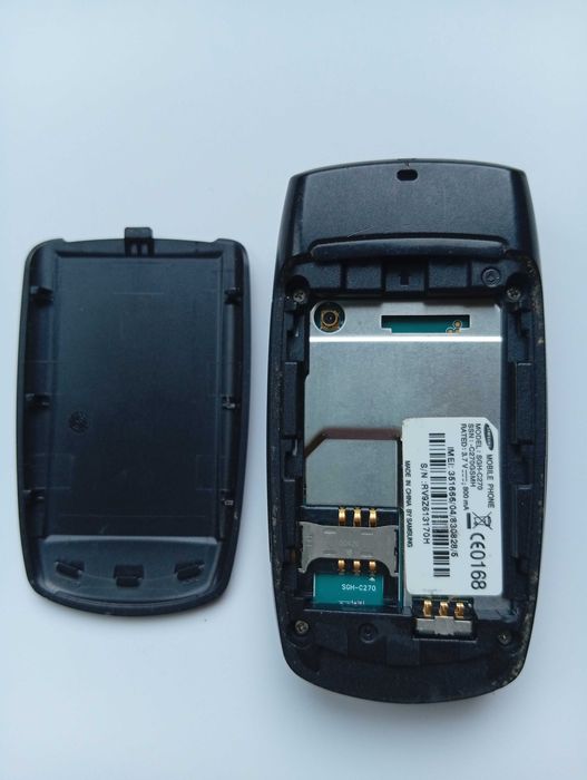 Ретро Мобилен Телефон - Samsung - Малък с капаче!