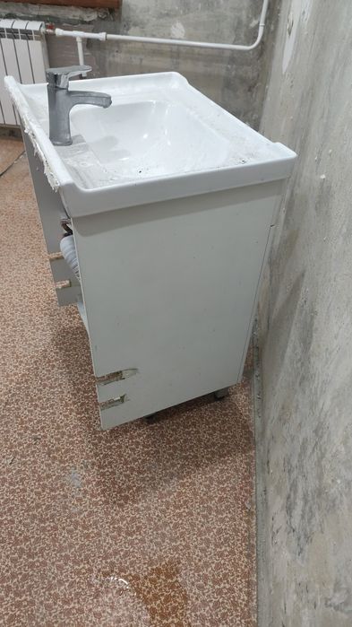 Раковина с тумбой комплект