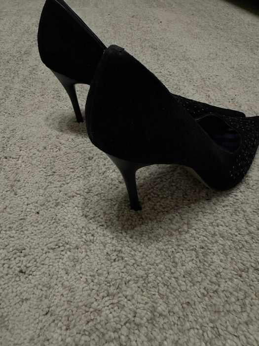 Обувки с висок ток