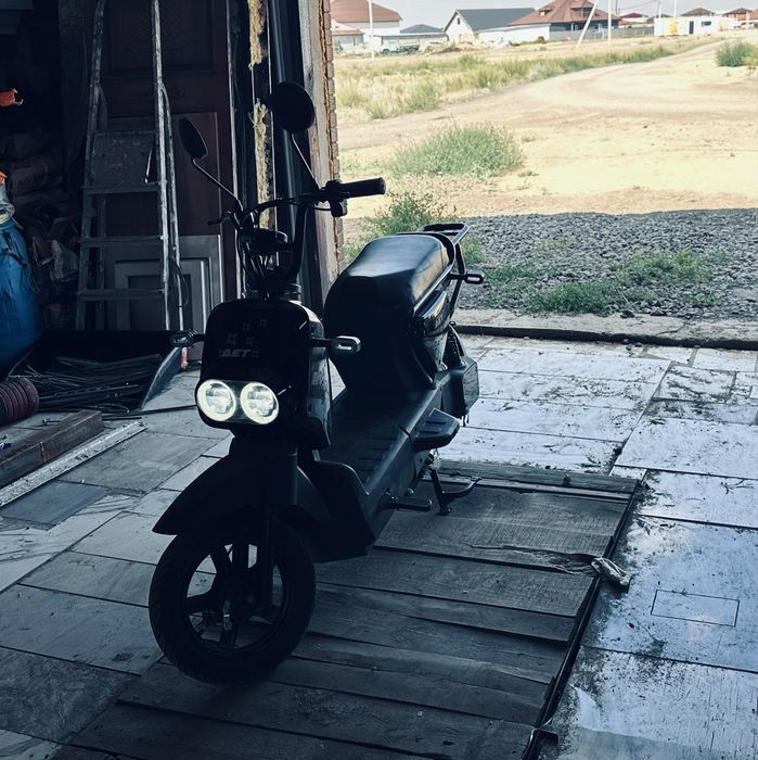 Продаю скутер танк 109