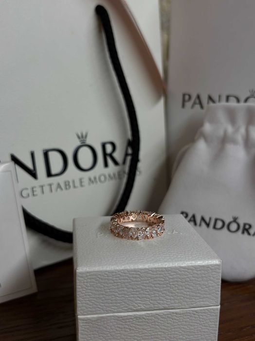 Пандора пръстен Кристали розов злато
