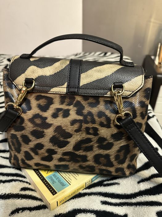 Продам сумку через плечо в отличном состояние п