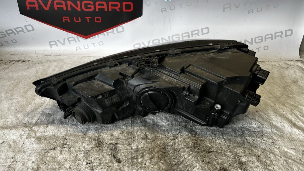 Audi A4 B9 Lift 22- десен фар