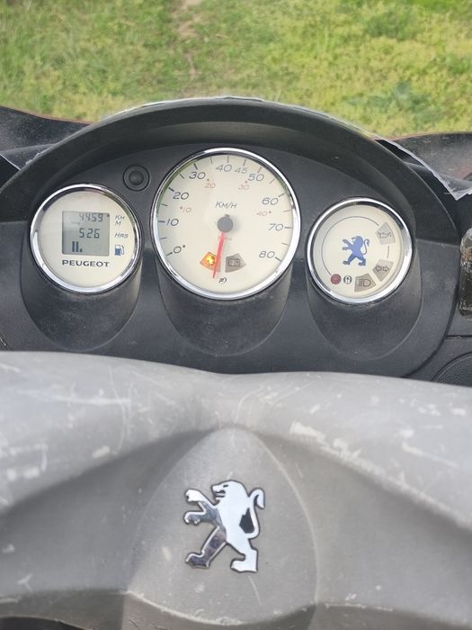 Vând scuter Peugeot 2t fac și schimb