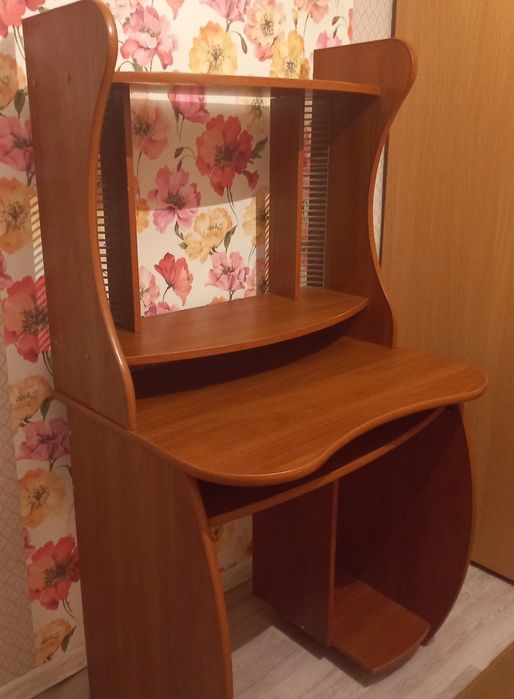 Стол компьютерный