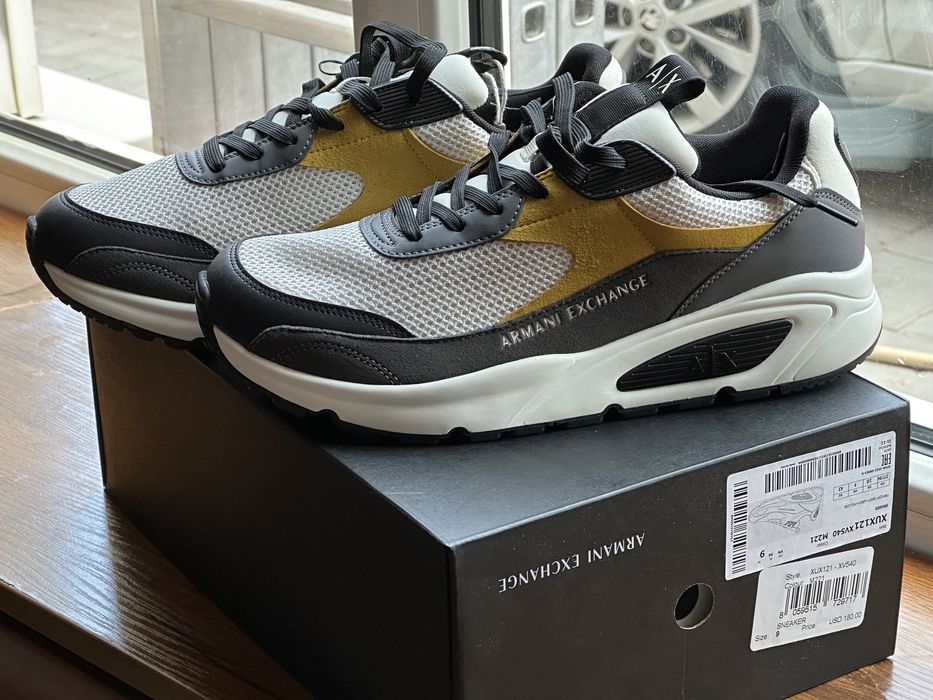 Продам новые кроссовки АХ