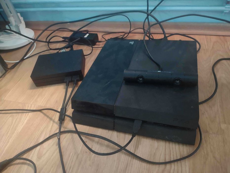 Vând PS4 + PSVR Kit
