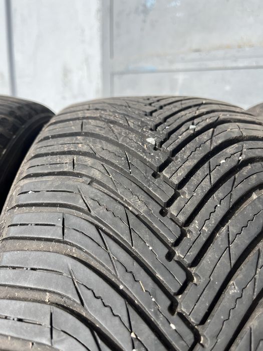 4 бр. всесезонни гуми 225/50/18 Maxxis DOT 2522 5,5-6 mm
