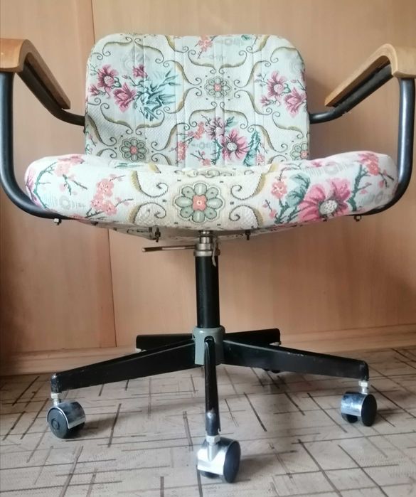 Кресло крутящееся