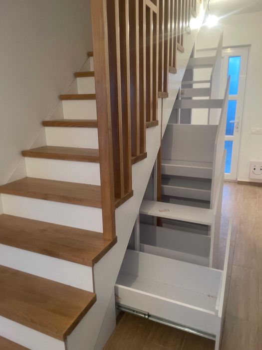 scari interioare,elemente scari interioare din lemn masiv