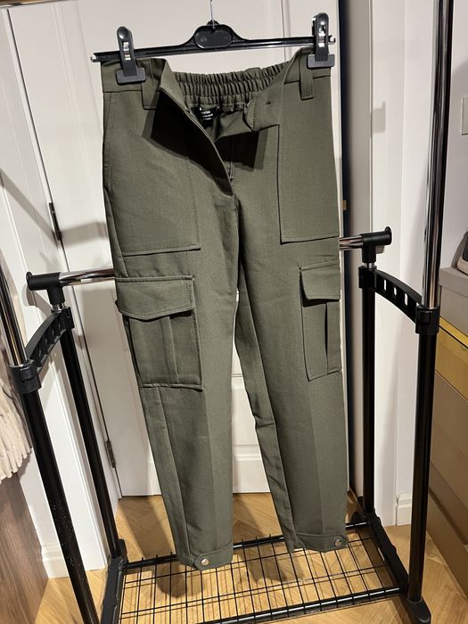 Pantaloni kaki bershka 36 nepurtati
