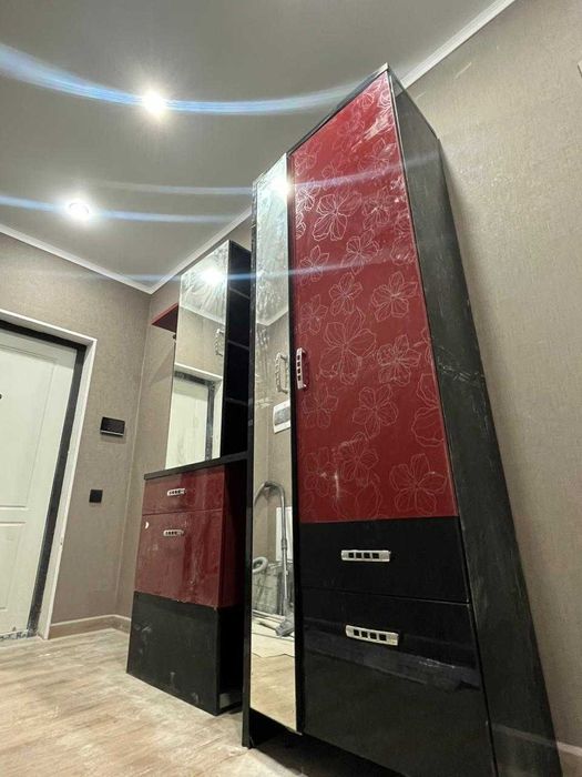 прихожая  2м ,бу