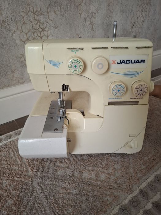 Продам оверлок jaguar
