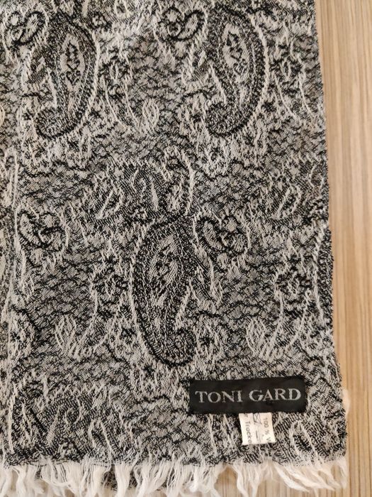 Eșarfă Șal din lână 100% in condiții foarte bune