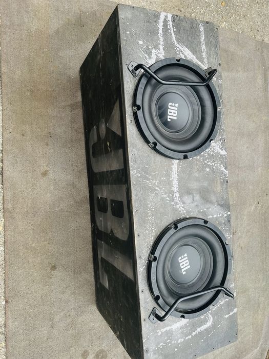 Продам сабвуфер JBL