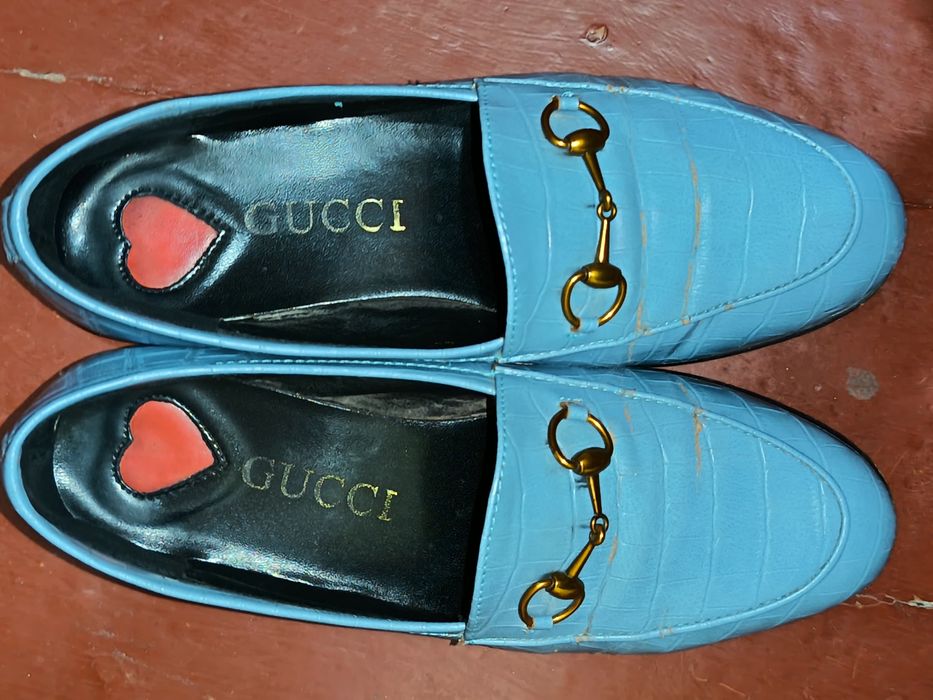 Ayollar oyoq kiyimlari