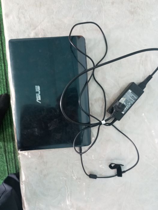 Noutbuk asus sotiladi