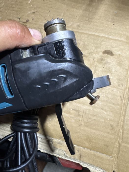 Multifunctionala pe fir Makita cu turatie reglabila