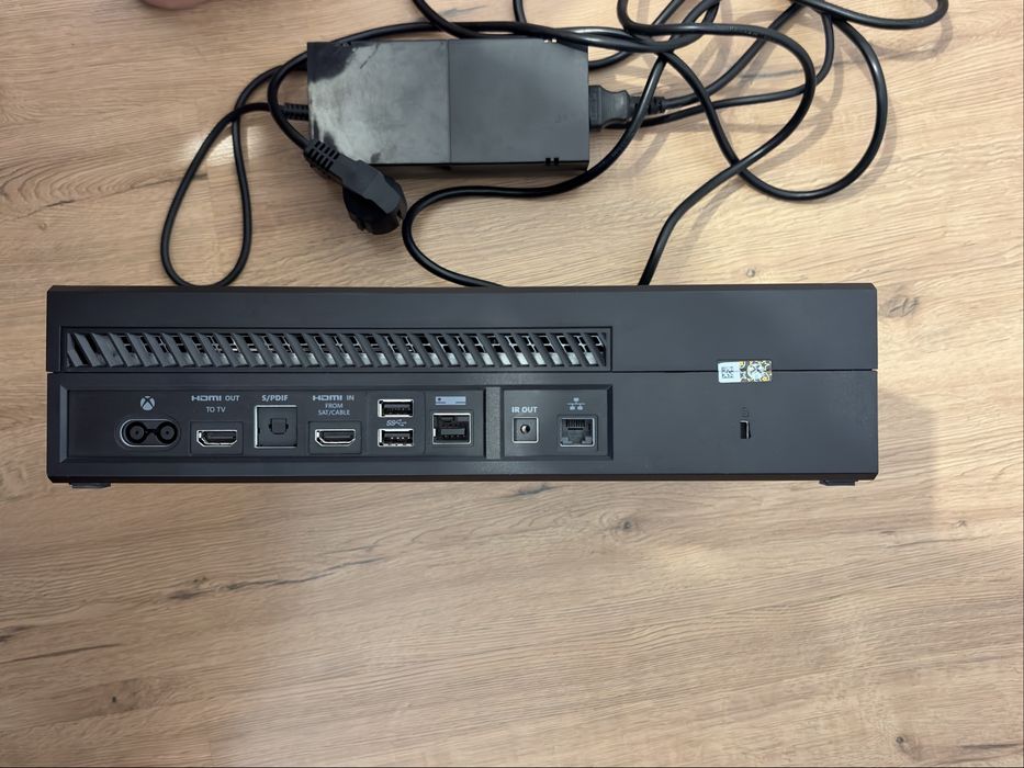 Xbox One 500 Gb cu 4 jocuri
