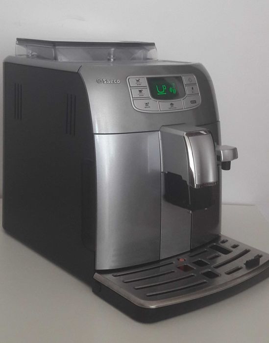 Продавам кафеавтомат Саеко Saeco Intelia обслужен!
